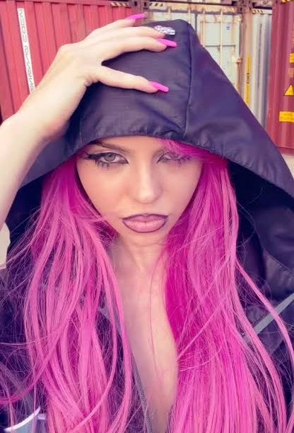 ChartUpdate_'s tweet photo. ADÉLA claims two spots in the top five on both the Billboard Global 200 and Billboard Global Excl. U.S. charts, with “Nicole Kidman” and “Ain’t in LA.” https://t.co/Wdt1FTtX9n