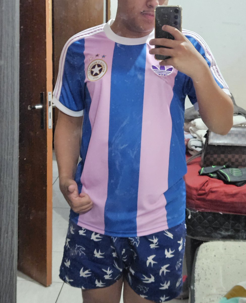 Toukipng's tweet photo. Preciso cortar o cabelo (post exclusivamente pra mostrar a camisa) https://t.co/7DnfPF14VC