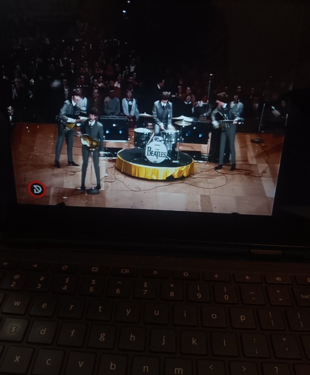 warmxgvn's tweet photo. THIS BEATLES CONCERT IS LIT ASF WERE YALL AT https://t.co/7Bgb5DlNw4
