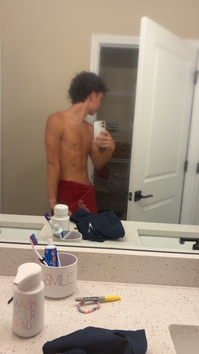 NicoRazeXO's tweet photo. another post day shower https://t.co/OYhyqzKEBj