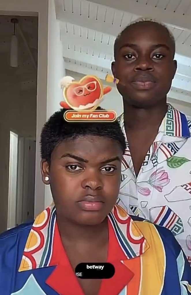 it_Rutie's tweet photo. E get the way people go knack, dem go con resemble. 😭😂 https://t.co/X9DnEiapPb
