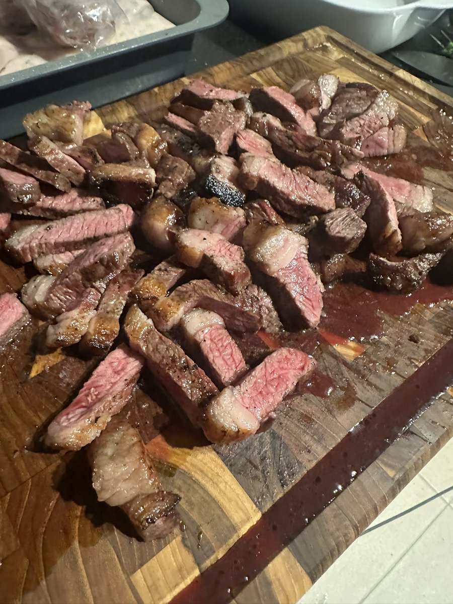 chefdangalhardo's tweet photo. EM UM DUELO.

Onde só pode haver UM VENCEDOR.

QUEM GANHA?

Picanha no Ponto x Coraçãozinho https://t.co/2CsyPfLrPM