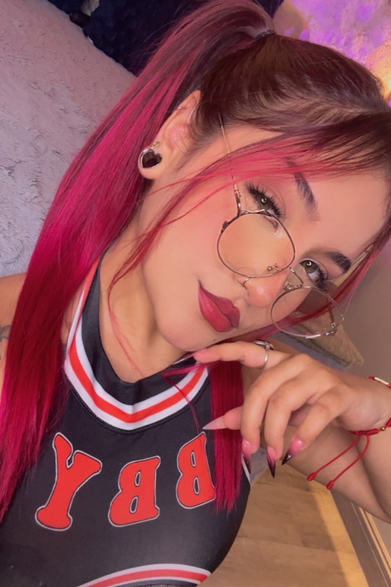 BellaXMush's tweet photo. Let's get naughty in my room right now https://t.co/zDnyO8Ct9s @CamsodaLife https://t.co/oJutgAzYH0