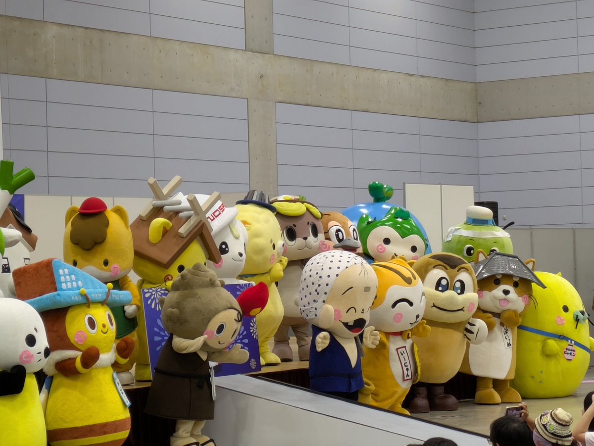 SNchan's tweet photo. エンディングのキャラちゃん集合写真
たくさんのお友だちと仲良くなれたかな？
また来年も遊びにきてね！ https://t.co/z8haaTQuzI