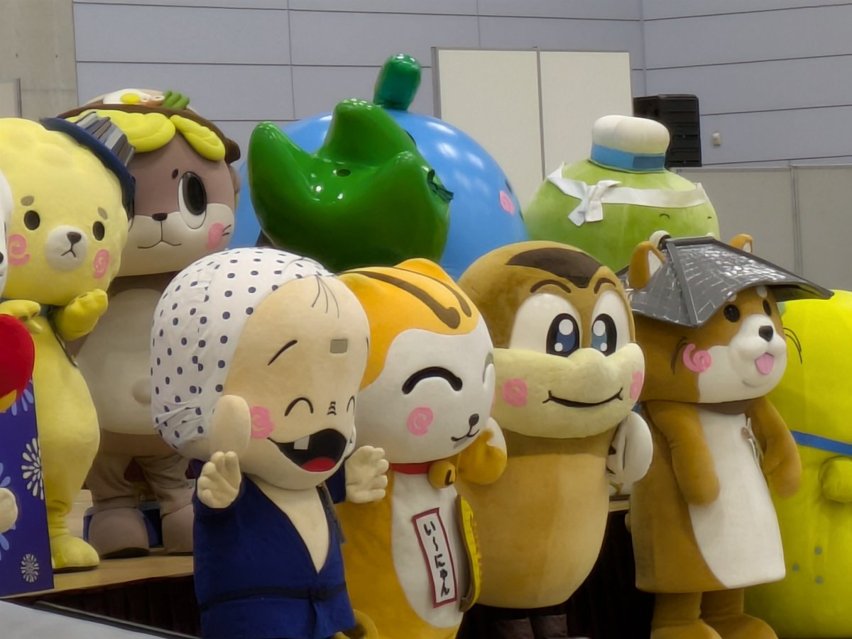 SNchan's tweet photo. エンディングのキャラちゃん集合写真
たくさんのお友だちと仲良くなれたかな？
また来年も遊びにきてね！ https://t.co/z8haaTQuzI