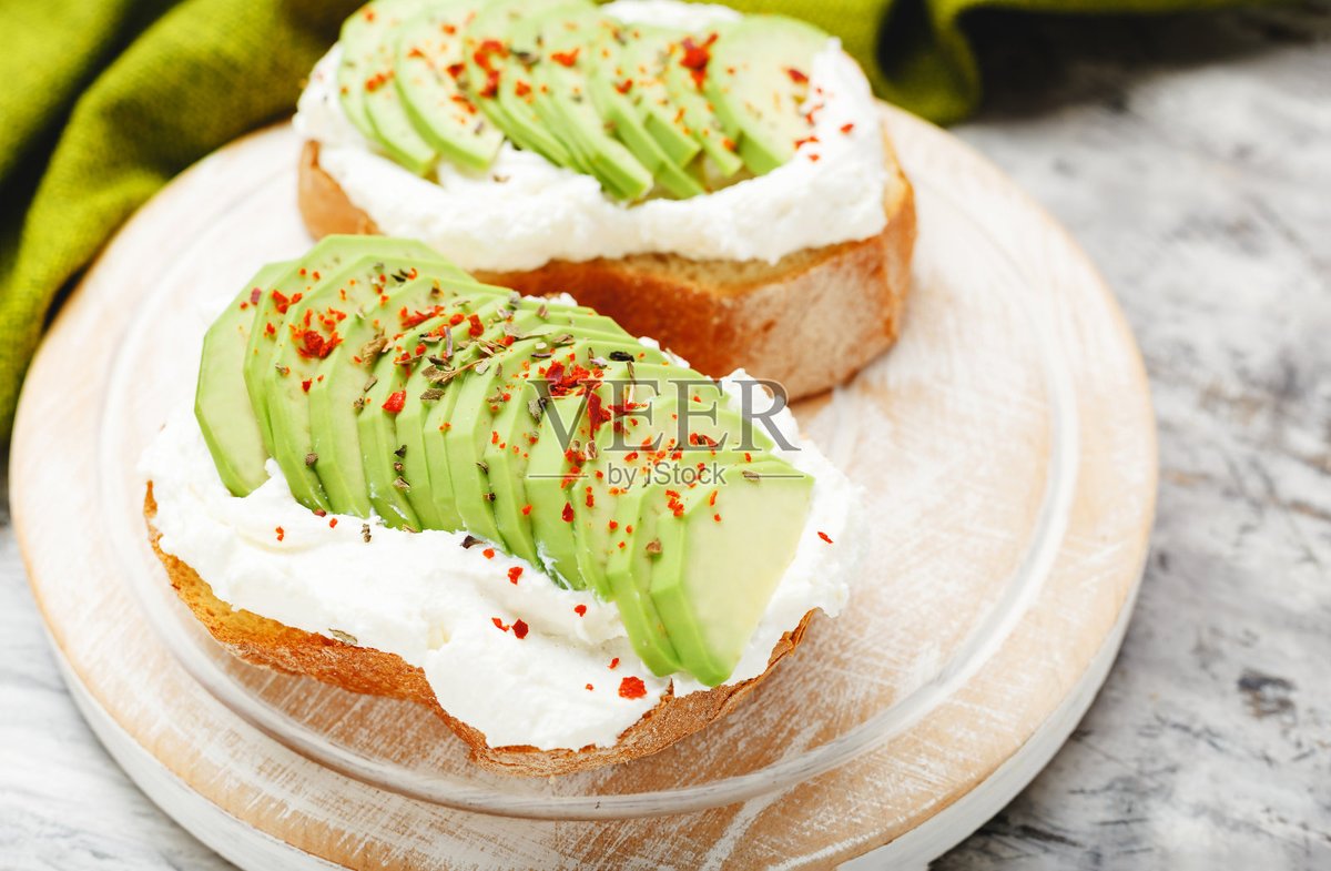 RocioMeisch's tweet photo. Just whipped up creamy avocado toast with a sprinkle of chili flakes and a squeeze of lemon—quick, cozy, and ready in 5 mins! https://t.co/d2qodsFF8x