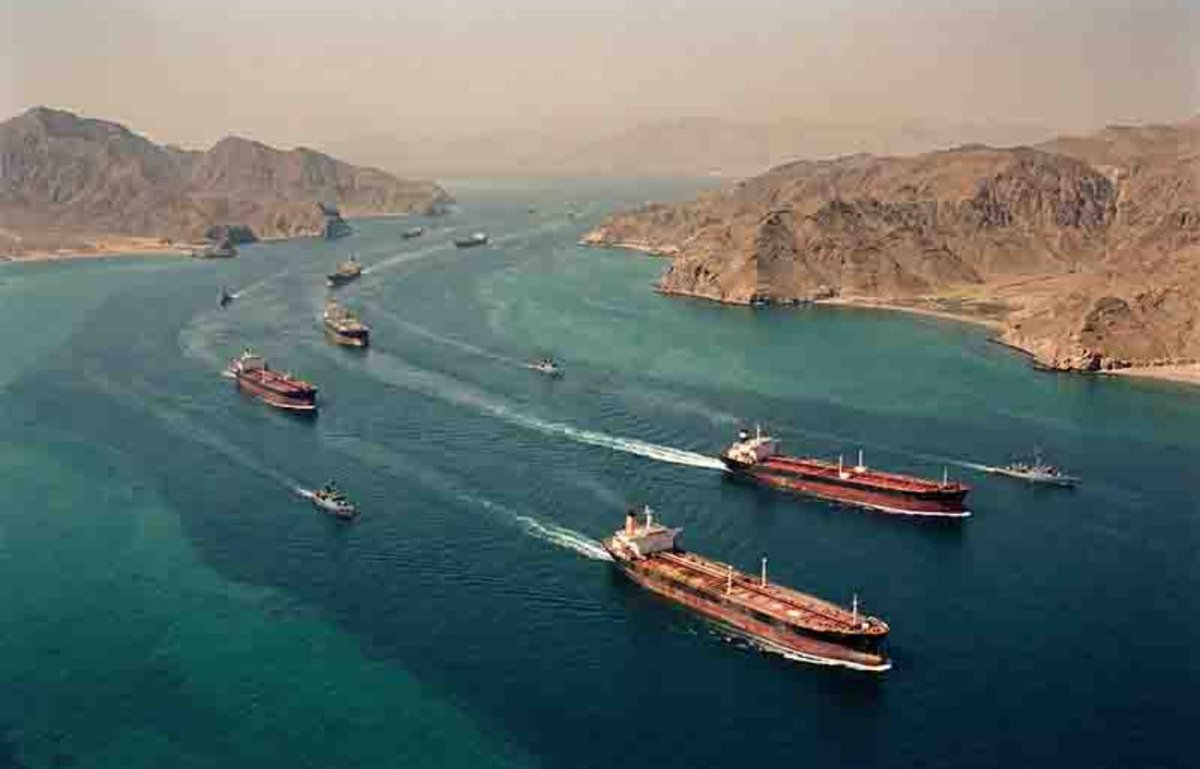 PotokInfo's tweet photo. 🌊THE STRAIT HAS BEEN BYPASSED. NEGOTIATIONS – THIS WEEK. ‘DOOMSDAY WAR’

Trump has rejected Iran’s ‘Hormuz in 7 Days’ plan. And immediately afterwards: negotiations this week. He is prepared to ease US sanctions only in return for concrete progress on the nuclear issue. Not for opening the shipping lane.
Arakchi: Tehran is also prepared for a ‘doomsday war’. They are not concerned about the Washington midterms. The IRGC previously announced the interception of a second American underwater drone in the strait.
A refusal on camera. Talks – via intermediaries. The drone is already in the water.
#Hormuz #Iran #Trump #Arakchi #IRGC #nuclearprogramme #sanctions