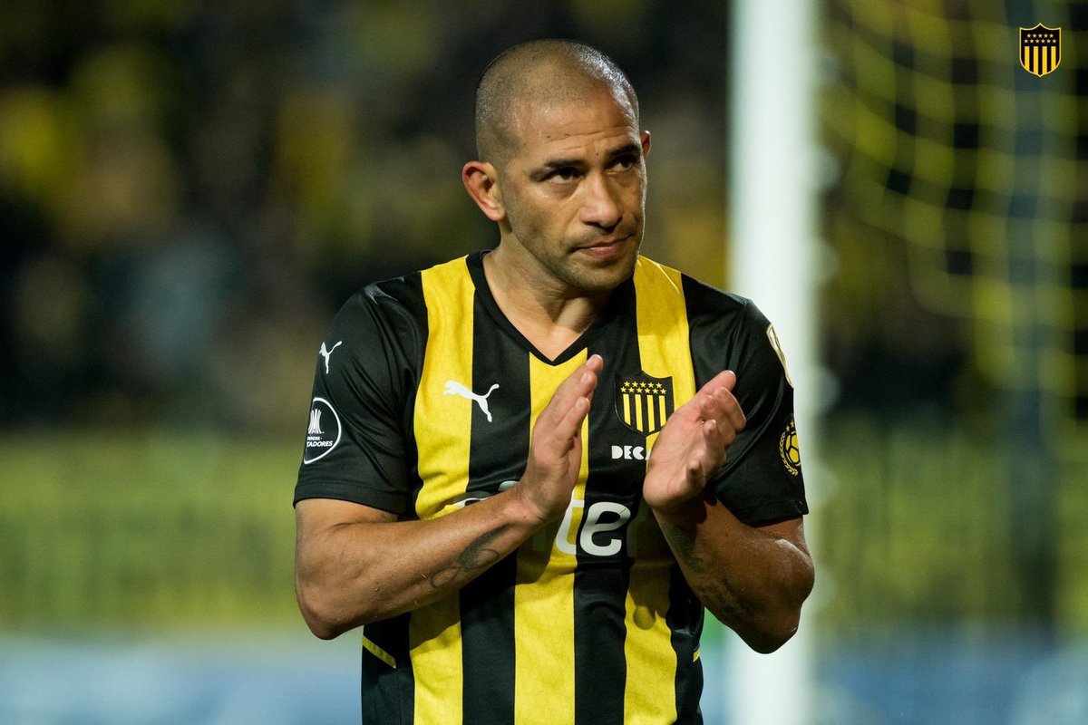 sscnapoliES's tweet photo. Un saludo a los carboneros en su cumpleaños 135 💛🖤

¡Feliz cumpleaños, @OficialCAP! https://t.co/kSqgd6Rm2V