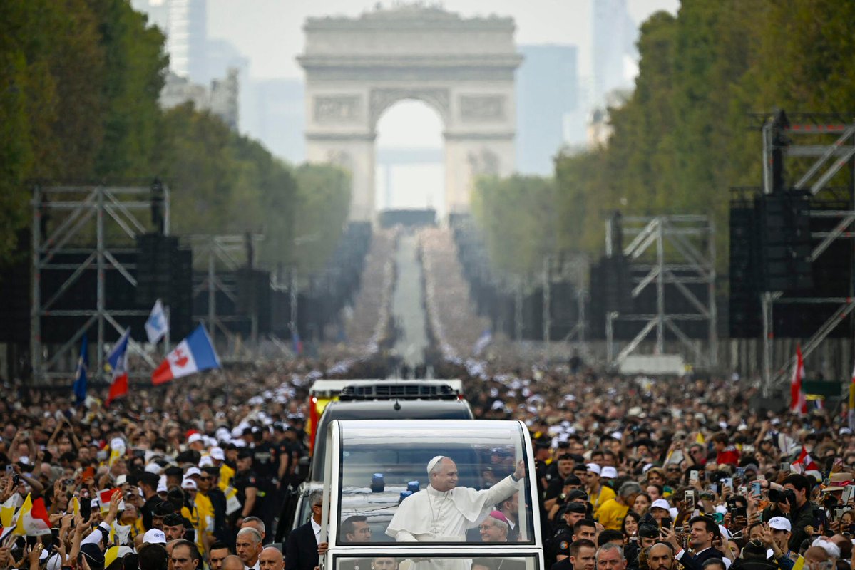 ianbremmer's tweet photo. looks like the pope could raise some divisions if he wanted to https://t.co/zUY6dXFHOK
