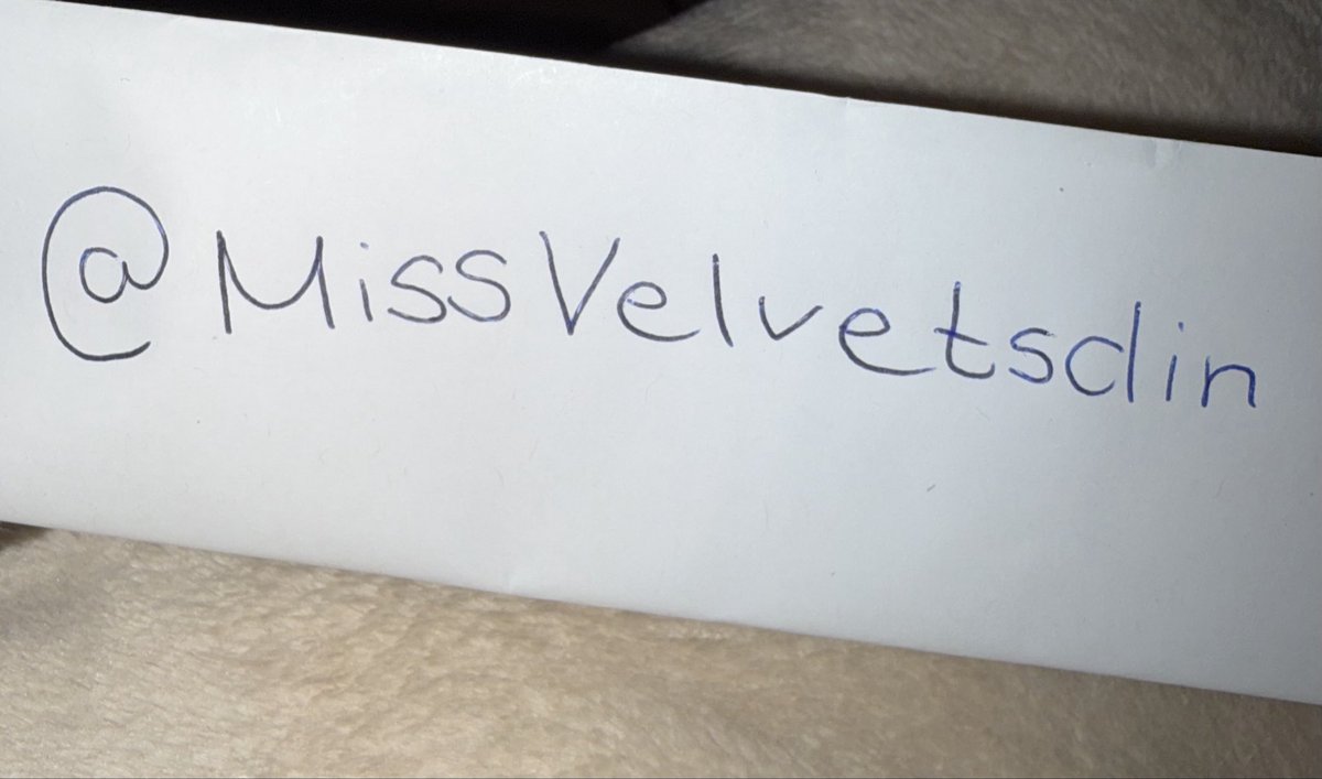 MissVelvetsdin's tweet photo. Pay Pig gesucht #PayPig #slave #money https://t.co/Bs8O9irSGE