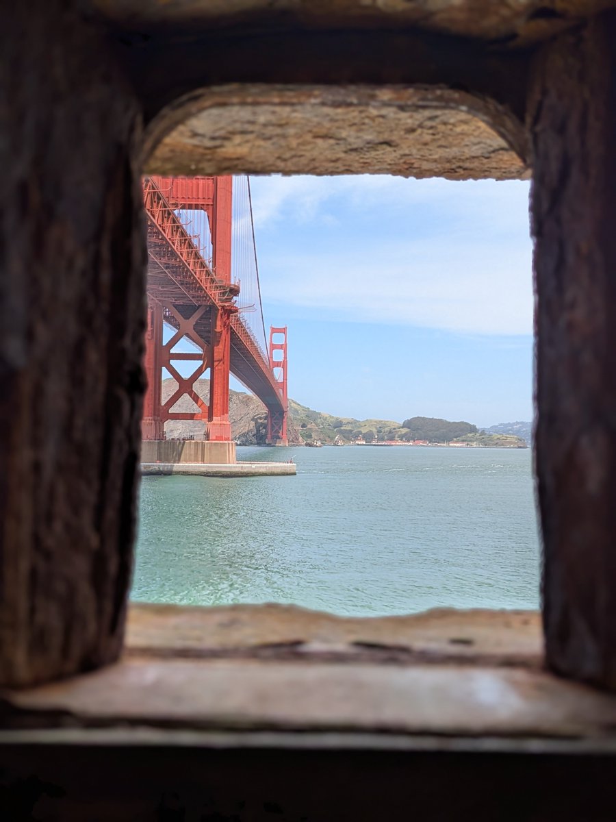 therealkreditis's tweet photo. Peekaboo.
#sanfrancisco #goldengatebridge https://t.co/YshaPDbYP4