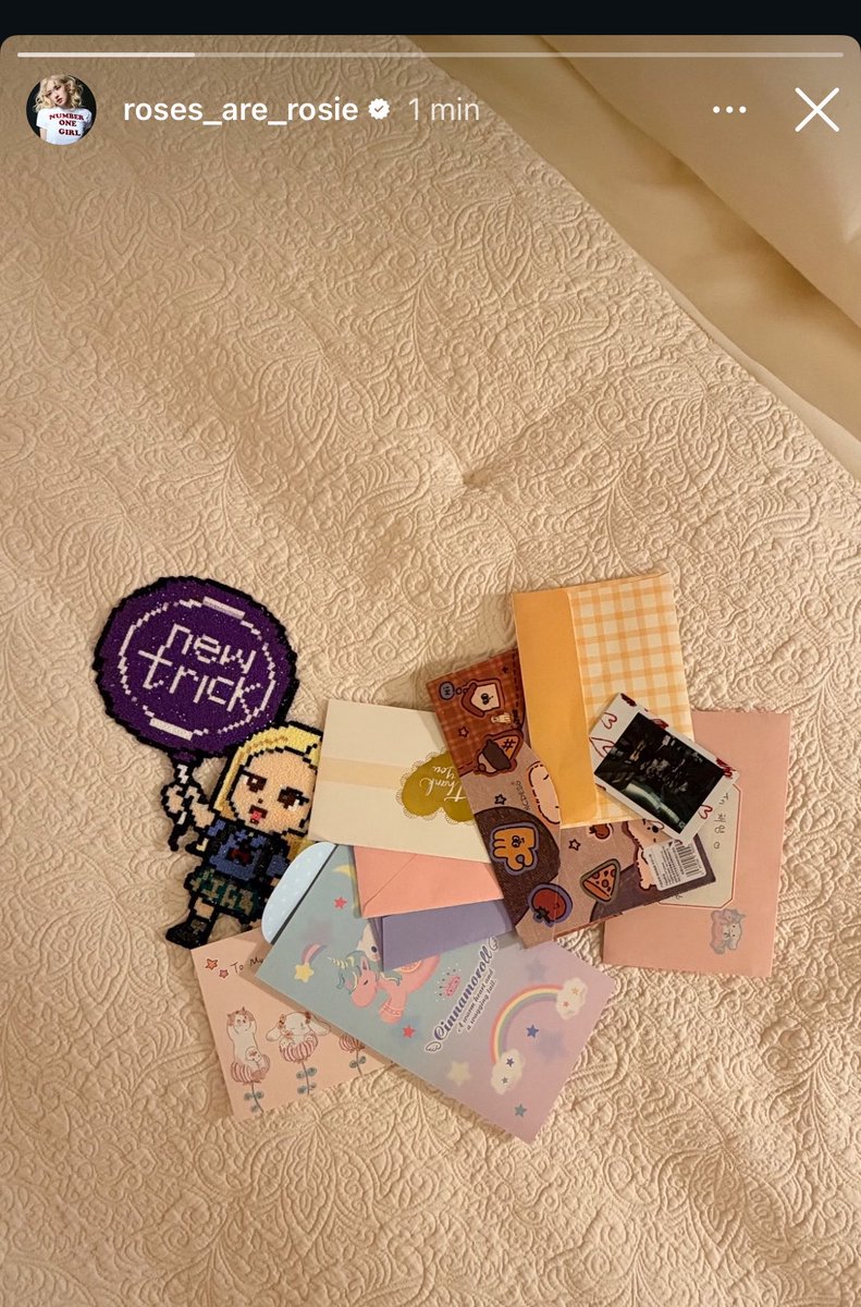 RoseMau24's tweet photo. She definitely got emotional reading all those fan letters 😭 https://t.co/WtaokhazZV