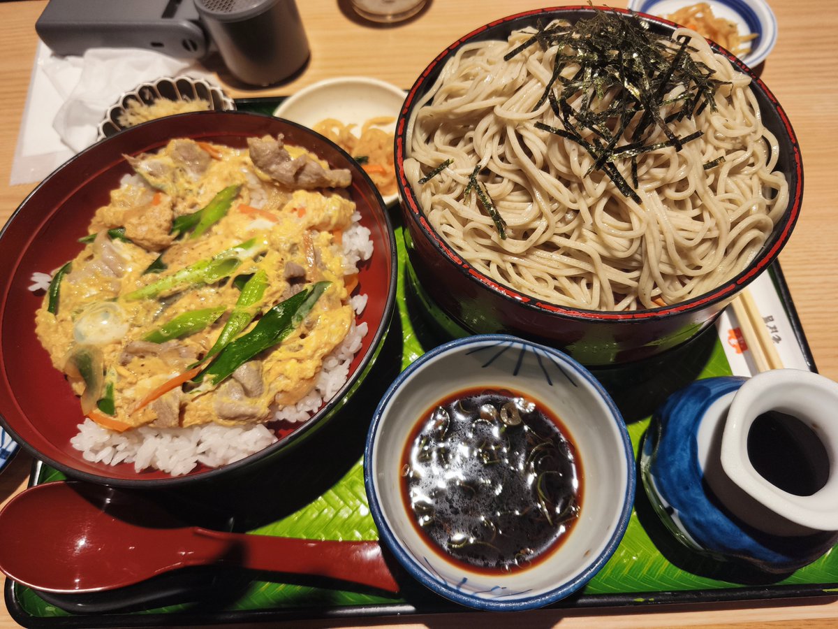 chacha940's tweet photo. そばと鴨卵とじ丼！
そば吉 https://t.co/4GgzJKEJbe