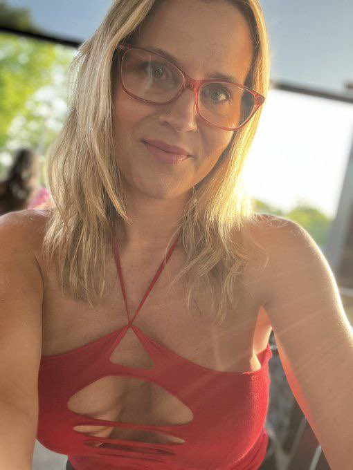 Vera39Maria's tweet photo. Smiling a little brighter and enjoying the little things. 🥰 #Baltimore
#Baltimorefreaks #Bmoremeetups 
#410freaks
#sellingcontent #DMVfreaks #Bmorefreaks 
#maryland https://t.co/e5BjWM6XZL