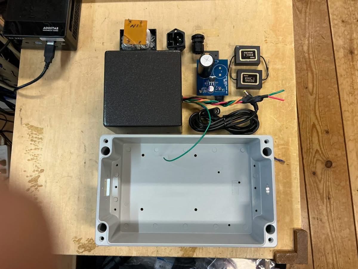 dentecnews's tweet photo. RDP用リニア電源の制作

要望が多かったPCオーディオ用リニア電源
SC処理ファインメットコアの電源トランスが準備出来たので早速作る事にした！

お客さまからの要望が多々あり
音質が良くなる事は分かっていても、なかなか手を付けられなかったが
作り始めたら早いので今日中には音質評価が出るだろう https://t.co/AeM2PmBmRW