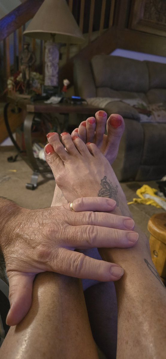 GoddessTinkerxx's tweet photo. Rub down those feet Babe been along day https://t.co/vOsXOR1KYN