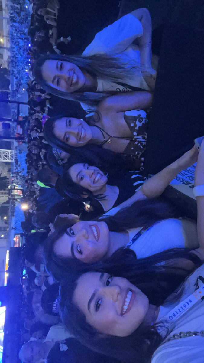 goianadoluan's tweet photo. @tecuidolr @donzelou @uailuanrafael @squadluanjo foi perfeito viver isso com vocês 🥹🤏🏼💖 registro histórico em casa e com as melhores https://t.co/4FaFJz8rM6