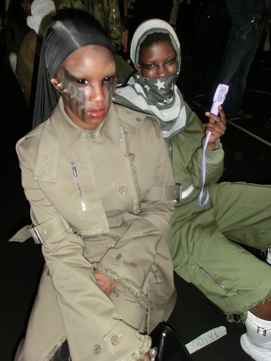 NIYMUSE's tweet photo. backstage at matières fécales ss27 https://t.co/FmNPS1JGJk
