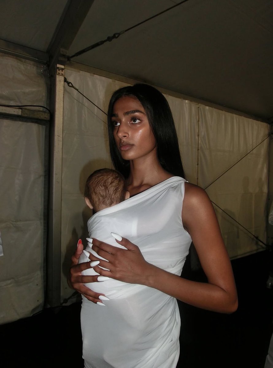 NIYMUSE's tweet photo. backstage at matières fécales ss27 https://t.co/FmNPS1JGJk
