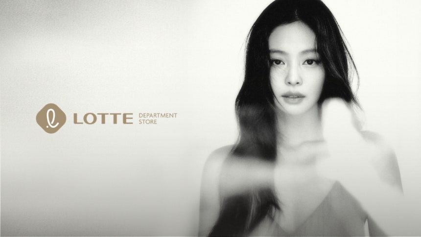 NEWSJENNlE's tweet photo. 📝260929 Lotte Department Store Selects #JENNIE as Global Ambassador… Appoints an Advertising Model for the First Time in 10 Years https://t.co/27zs6DfGTA

Lotte Department Store announced on the 29th that it has selected global artist JENNIE as its Brand Ambassador, and will work with the global muse to strengthen its brand presence.

This marks the first time in 10 years that Lotte Department Store has appointed an advertising model, reflecting its determination to strengthen the brand’s competitiveness in the global market.

Starting in October, Lotte Department Store plans to strengthen its global branding through a collaboration with JENNIE, whose influence extends beyond Asia to global markets including Europe and North America.

The core message of the campaign with JENNIE is “As I am.” Through JENNIE, who has consistently expressed her own style and individuality with confidence, the campaign conveys the meaning of “being true to yourself” — respecting oneself as they are and taking ownership of one’s own tastes and values.

At the same time, this reflects Lotte Department Store’s brand philosophy of respecting the diverse tastes and lifestyles of individual customers. The strategy is also expected to emphasize the value of Lotte Department Store as a space where customers can discover and experience their own style and everyday lives, going beyond shopping itself.

The campaign video featuring JENNIE will be released on October 21 through Lotte Department Store’s official channels, including YouTube and Instagram. Various other customer-participation campaigns will also follow through TV and digital media advertising.

In particular, the campaign will expand its touchpoints to major locations such as Incheon International Airport and Seoul Station, where large numbers of international tourists gather.

Most notably, global branding efforts at its overseas stores are also expected to accelerate. Lotte Department Store is the only department-store operator in the industry with overseas department stores, and plans to launch collaborative advertisements and projects at four stores in Vietnam and Indonesia, including Lotte Mall West Lake Hanoi.

Jung Hyun-seok, CEO of Lotte Department Store, emphasized:

“By combining the global influence of our ambassador with the brand value of Lotte Department Store, we aim to expand our touchpoints with customers around the world and make Lotte Department Store’s unique presence in the global market even more distinctive.”