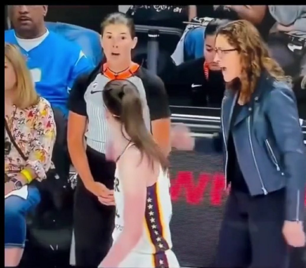 Robertfantauzzi's tweet photo. This ref Amy Bonner is one of the biggest Caitlin haters and one of the worst refs in the league. Honestly I think they need to have less refs that are lesbian bcuz we know they are pretty biased against straight women. Not all of them bcuz some are pretty fair but there are quite a few like Amy Bonner