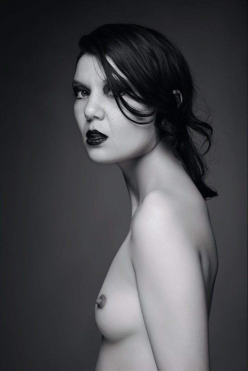 AMAZINGGGSTARR's tweet photo. Side boob. https://t.co/yyLp682BjO