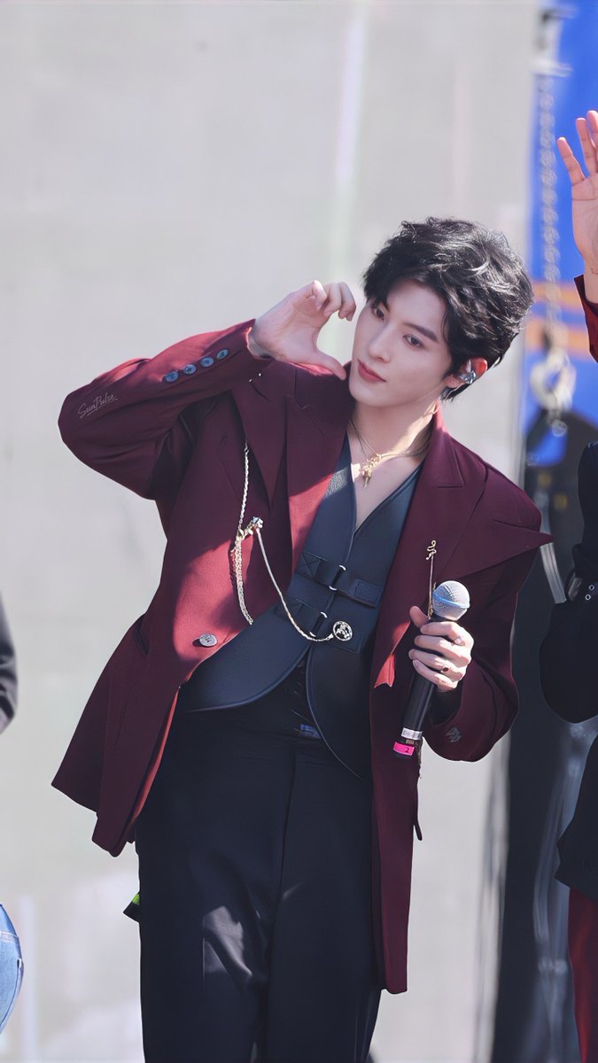 aaa_qiu's tweet photo. 추추모닝🧡 https://t.co/rnHzUc5tIK