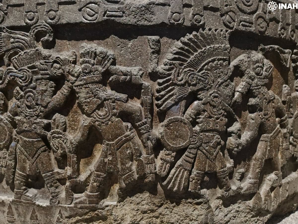 INAHmx's tweet photo. #SabíasQue esta escultura monumental es un importante vestigio mexica.

Diversas características han sustentado su identificación como un cuauhxicalli, recipiente ritual destinado a recibir ofrendas.

Más en la #FotoDelDía: https://t.co/zjxCDfLLuZ

📷Gabriela Berumen, #INAH https://t.co/fjeXsvtJWj