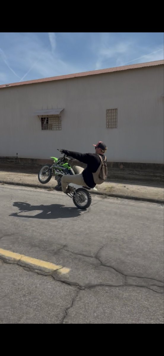 RickyStidman's tweet photo. Little bit of my life 🤘💯🔥shoot them llikes follows and share this! #hardwork https://t.co/eeS7wA2Q6z
