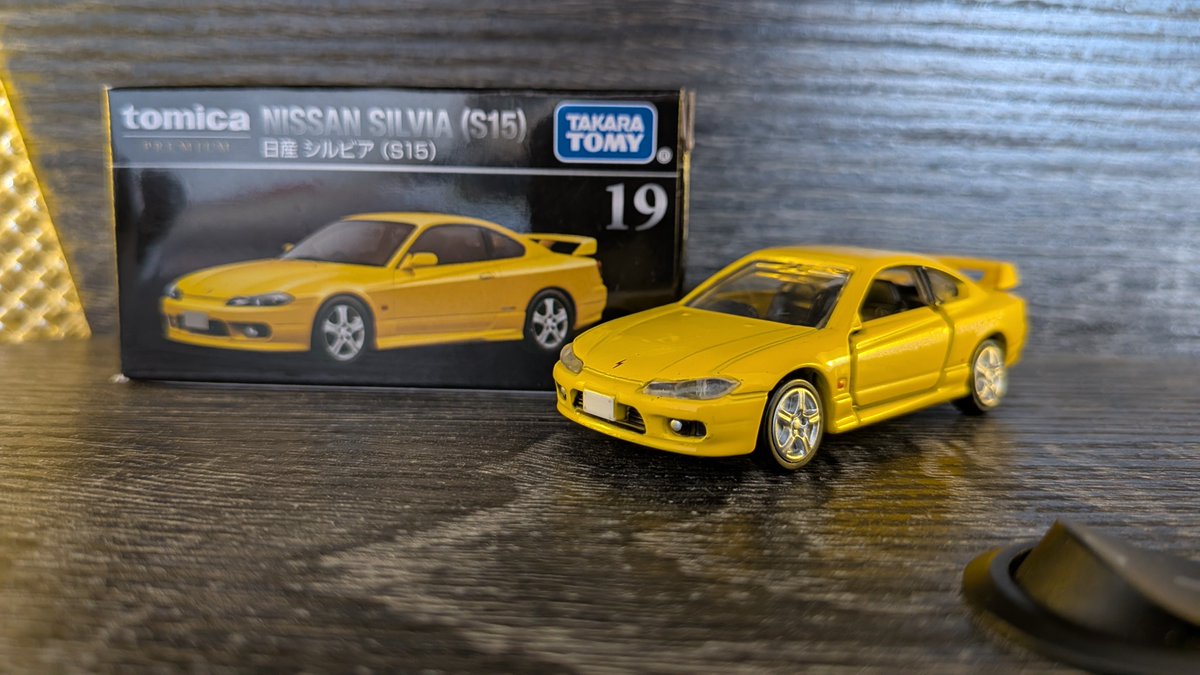 yukimaruyukki's tweet photo. 今日紹介するプレミアムトミカはこれ！
日産シルビア（S15）です！😆
S15はいつの時代でもめっちゃカッコ良いよね！👍
#トミカ
#日産
#トミカプレミアム
#シルビア
#S15
#スポーツカー
#ドリ車
#車
#車好き
#トミカ好き https://t.co/uzlwTKqr5w