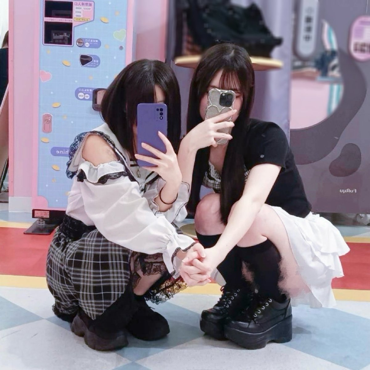 posi_2_ikiru's tweet photo. めぁちゃん（@mea_061121 ）とエンカしてきました🎶🎶
前の2枚のお写真はめぁちゃんが加工してくれました⸝⸝>  ̫ <⸝⸝ᐡ♡系統違いすぎて新鮮♡
とっても可愛くて幸せすぎました絶対また会おうね💕︎次はもっと写活しよ.ᐟ.ᐟ.ᐟ
投稿遅れちゃってごめん🥹🥹 https://t.co/BWksWdryKT