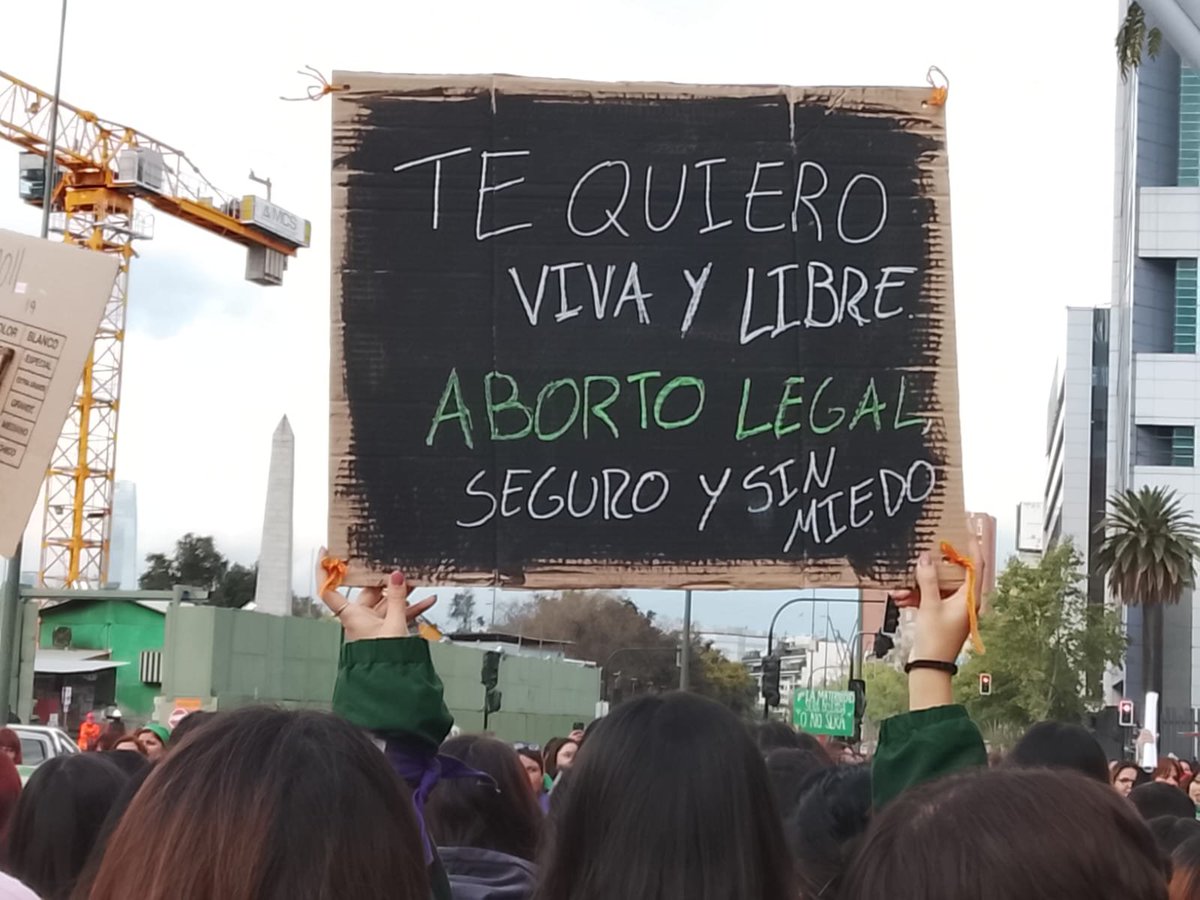 PiensaPrensa's tweet photo. AHORA multitudinaria marcha de la Coordinadora Feminista 8M avanzando por la Alameda hacia el poniente por "Pañuelazo Nacional".(19:20) 
ABORTO LEGAL ES JUSTICIA SOCIAL https://t.co/RIq3MrGvqd