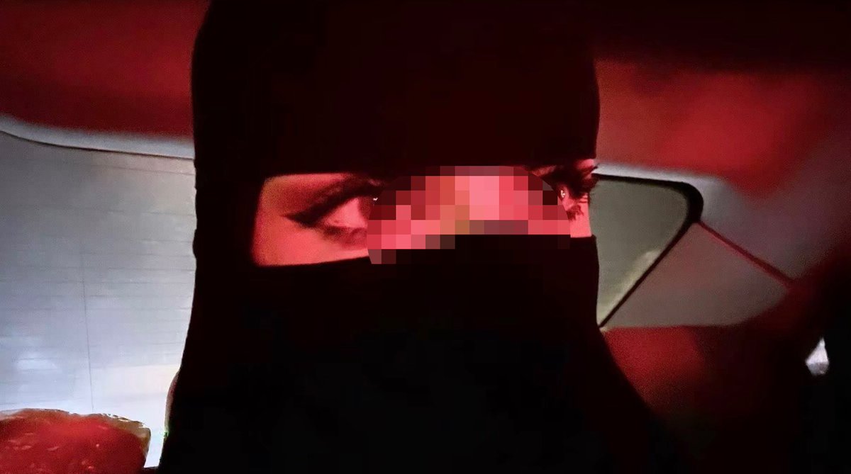 ee0pir's tweet photo. ذي عمتكم يا الي تسبون النقاب #٢٠٣٠_بلا_نقاب #بالنقاب_والعزّة_2030 https://t.co/Tx3Iv19T1E
