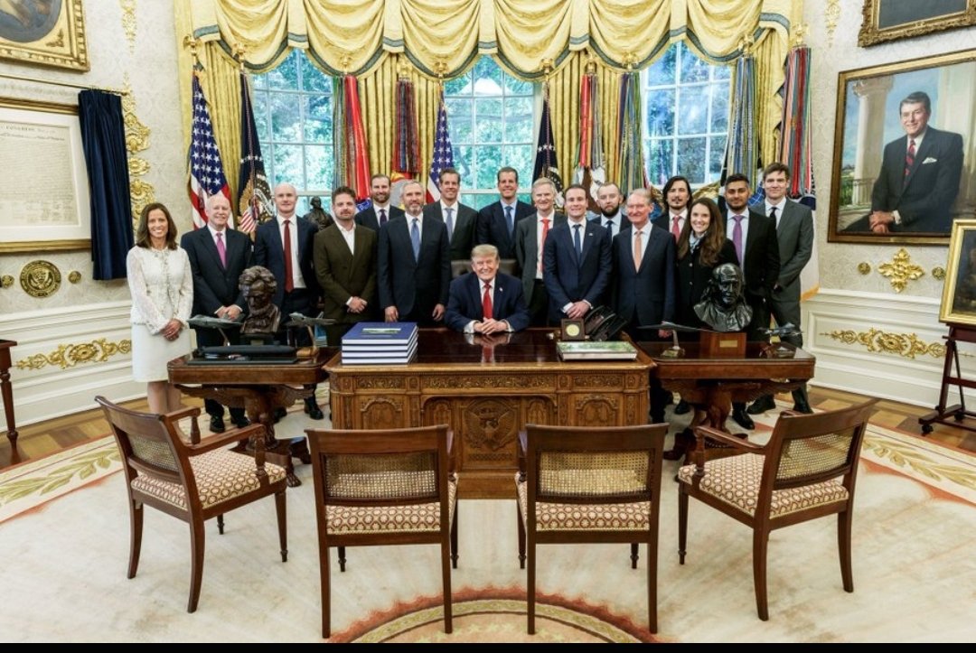 Bitforcoinz's tweet photo. TRUST THE PLAN - #XRP THE BRIDGE

TRUMP 🤝 BRAD https://t.co/ryJPLBE7hc