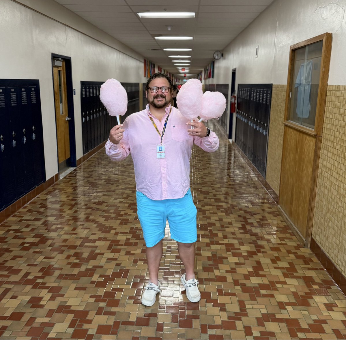LCHS1954's tweet photo. Thank you to our @lchs_sca and Mr. Hale for treating everyone to cotton candy this morning to celebrate our “cotton candy spirit day”!  💗💙 @LCPSOfficial https://t.co/QUKE0SZsZC