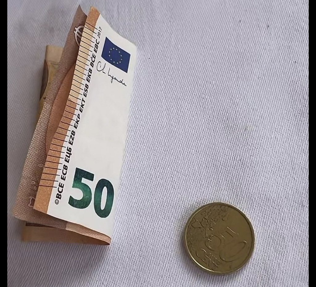 Authentiqu2Ab's tweet photo. " Notre relation est 50/50 " 

La relation : https://t.co/Q4jHg5vShd