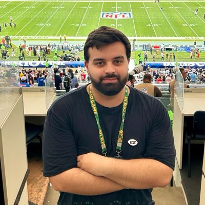 ogustavofuchs's tweet photo. Tem uma mudança importante acontecendo por aqui: o @LandingZoneBR agora passa a ser @oGustavoFuchs.

O Landing Zone foi onde tudo começou e sempre vai fazer parte de mim. Foi com esse nome que criei conteúdo, conheci pessoas, construí uma comunidade e vivi oportunidades que, por muito tempo, pareciam muito distantes.

Mas justamente por tudo que tem acontecido nos últimos meses, pelas oportunidades que surgiram e pelas novidades que ainda estão por vir, senti que era a hora de dar esse passo profissional.

A página continua, o conteúdo continua e, principalmente, a essência continua. Eu sempre vou carregar o Landing Zone comigo. A diferença é que agora quero colocar meu nome e rosto também naquilo que estou construindo.

O Landing Zone me trouxe até aqui. Agora, seguimos como @oGustavoFuchs. 🧡🏈