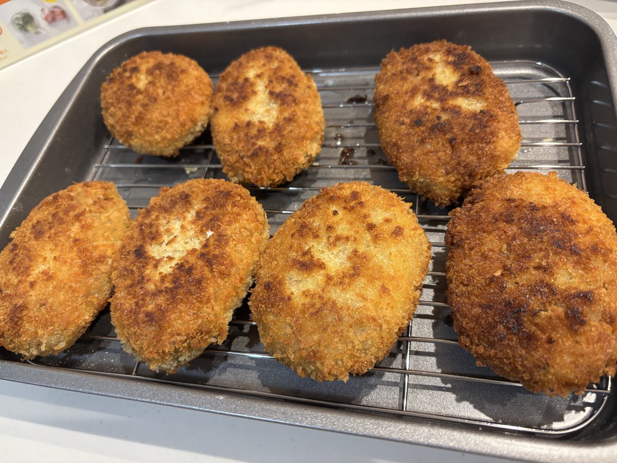 hiro10mizuki's tweet photo. これは一昨日仕込んで昨日作ったコロッケです🥔
とろサクで美味しかったです。お弁当に入れました。 https://t.co/voNLsDdCOe