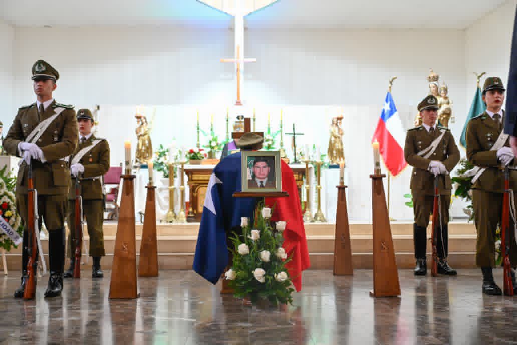 martinarrau's tweet photo. Hoy despedimos al cabo segundo Cristopher Aguilera. Siempre vive quien por la patria muere. https://t.co/LeqVSnCfMd