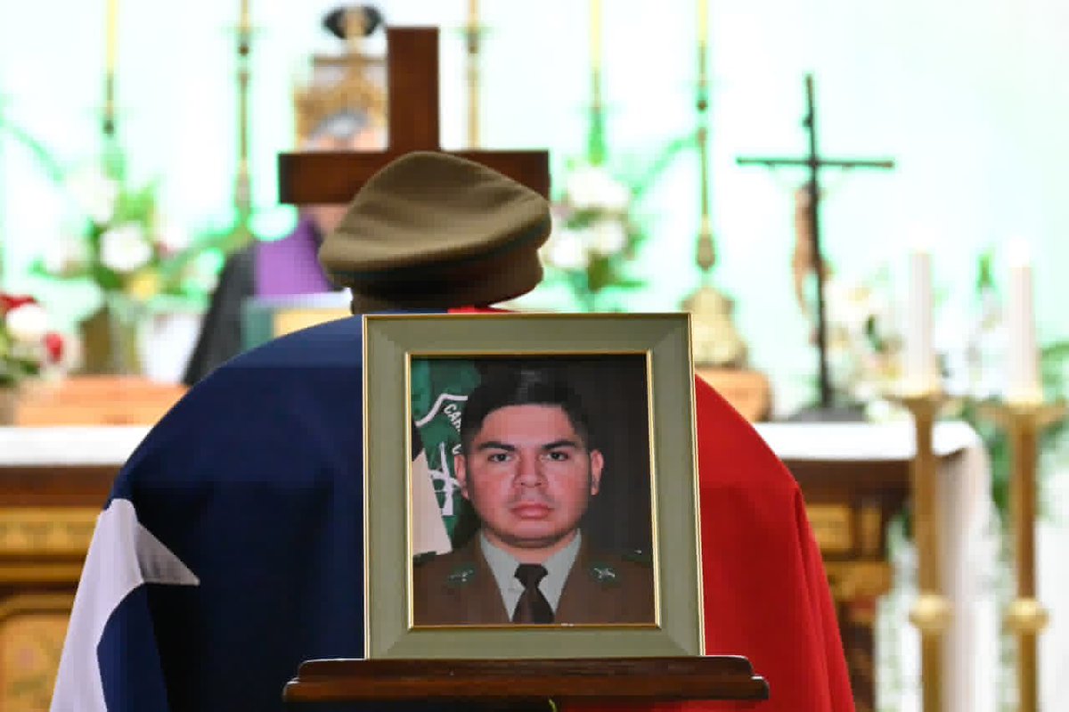 martinarrau's tweet photo. Hoy despedimos al cabo segundo Cristopher Aguilera. Siempre vive quien por la patria muere. https://t.co/LeqVSnCfMd