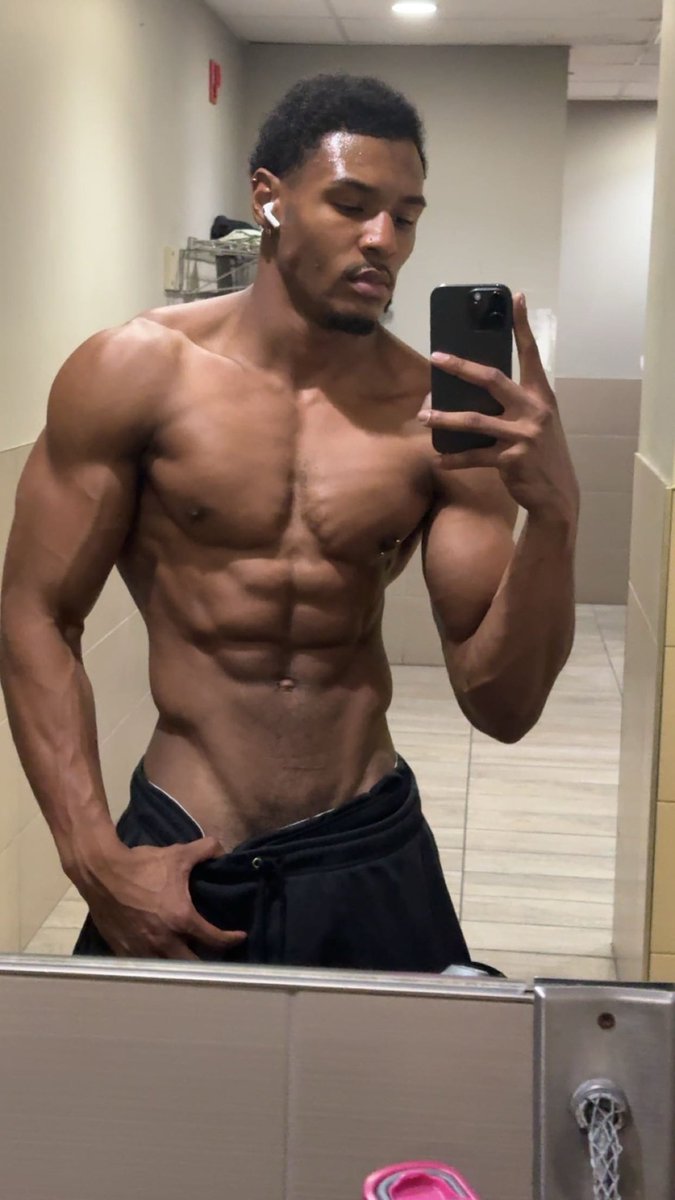 Deshaunn_'s tweet photo. work hard to play hard https://t.co/MWqWKrpD18