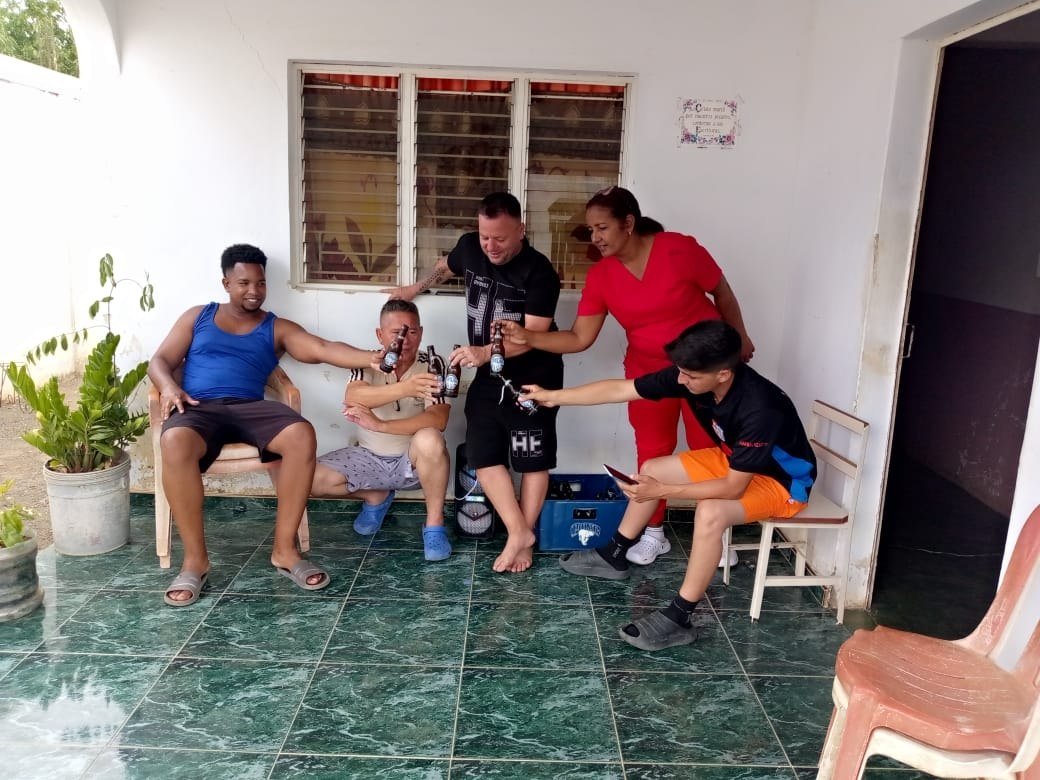 JavierPrez85501's tweet photo. En nuestro CDI celebramos un  aniversario mas de la creación de los CDR, todos juntos como siempre 
#CubaVencerá
#CubaCoopera https://t.co/WxSYM7ciAp