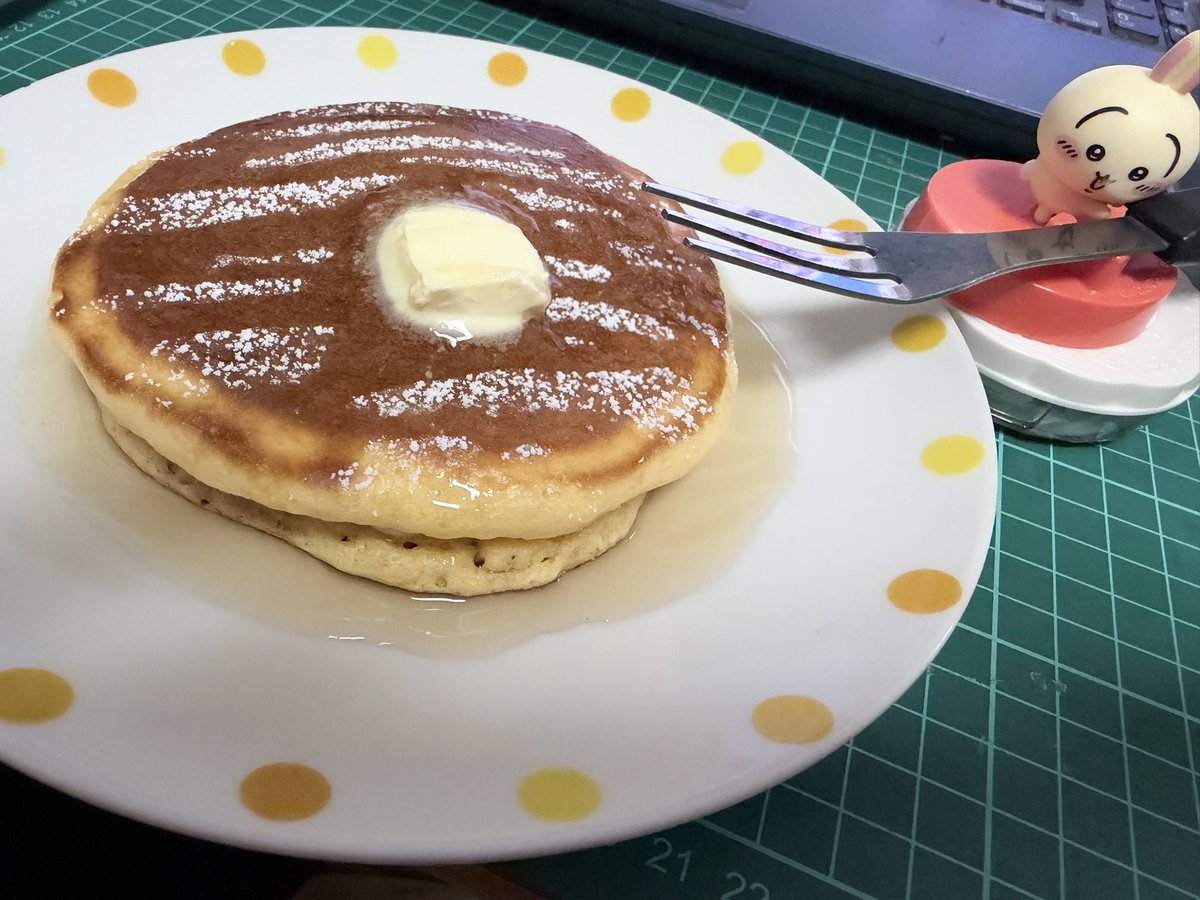 bee3319's tweet photo. 夜勤明けのパアァァァァンケーキ🐰 https://t.co/kZ6HzV6x3t