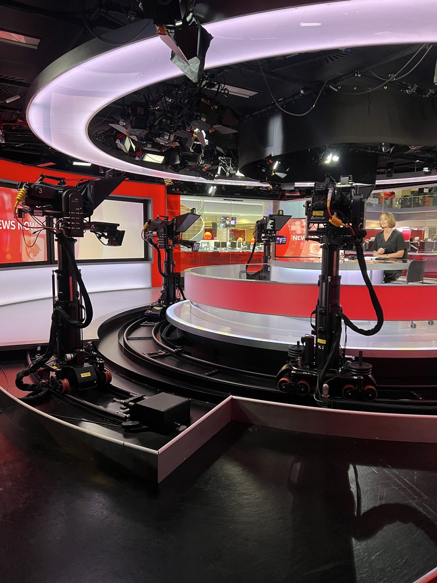 Yasm1nK's tweet photo. It’s been a busy September with so much moving news. From this incident at RAF Fairford to devastating floods in Nepal, UK sanctions on goods from the occupied West Bank, and the arrival of the Bayeux tapestry amid the release of Gruffalo Granny and Fashion week #bbcnews https://t.co/UlqSA1Fnrh