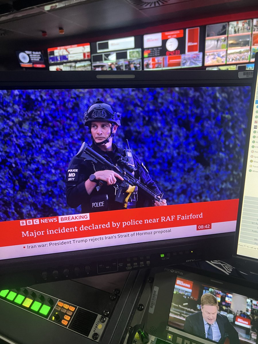 Yasm1nK's tweet photo. It’s been a busy September with so much moving news. From this incident at RAF Fairford to devastating floods in Nepal, UK sanctions on goods from the occupied West Bank, and the arrival of the Bayeux tapestry amid the release of Gruffalo Granny and Fashion week #bbcnews https://t.co/UlqSA1Fnrh