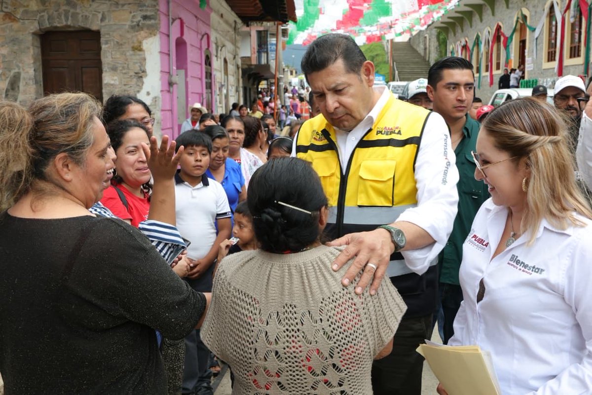 armentapuebla_'s tweet photo. Con autoridades de los 3 órdenes de gobierno, recorrimos Amixtlán, municipio afectado por las recientes lluvias. El albergue se encuentra en condiciones para preservar lo más importante: la vida. ☔🏡

Dimos certeza de que estamos unidas y unidos ante las necesidades que requieran las familias serranas. Todo bajo el liderazgo de nuestra presidenta, la Dra. @Claudiashein. 🫶🏼