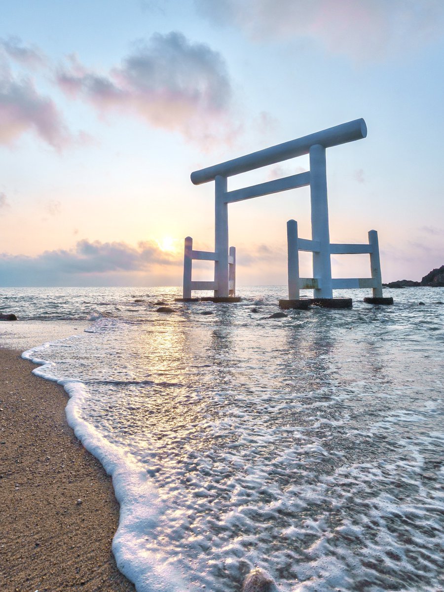 3m1ek's tweet photo. 全国の美しい水上鳥居 https://t.co/XcdmSlMo87