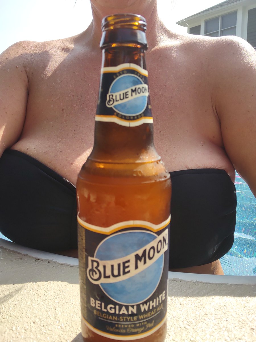 JennaDaryl79's tweet photo. Buy me a 🍺 ? https://t.co/DfJ8L7HzLq
#NationalDrinkBeerDay #blonde https://t.co/s5biOXTQxu