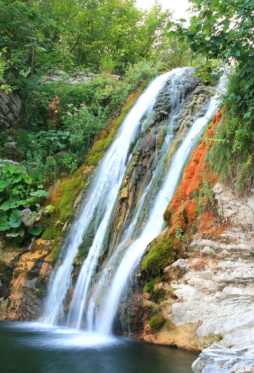 benjam_shift_99's tweet photo. Went out today and caught the beauty of the Portuguese fan-shaped filter waterfall, a quiet surprise by nature. https://t.co/PIhWZUM8b8