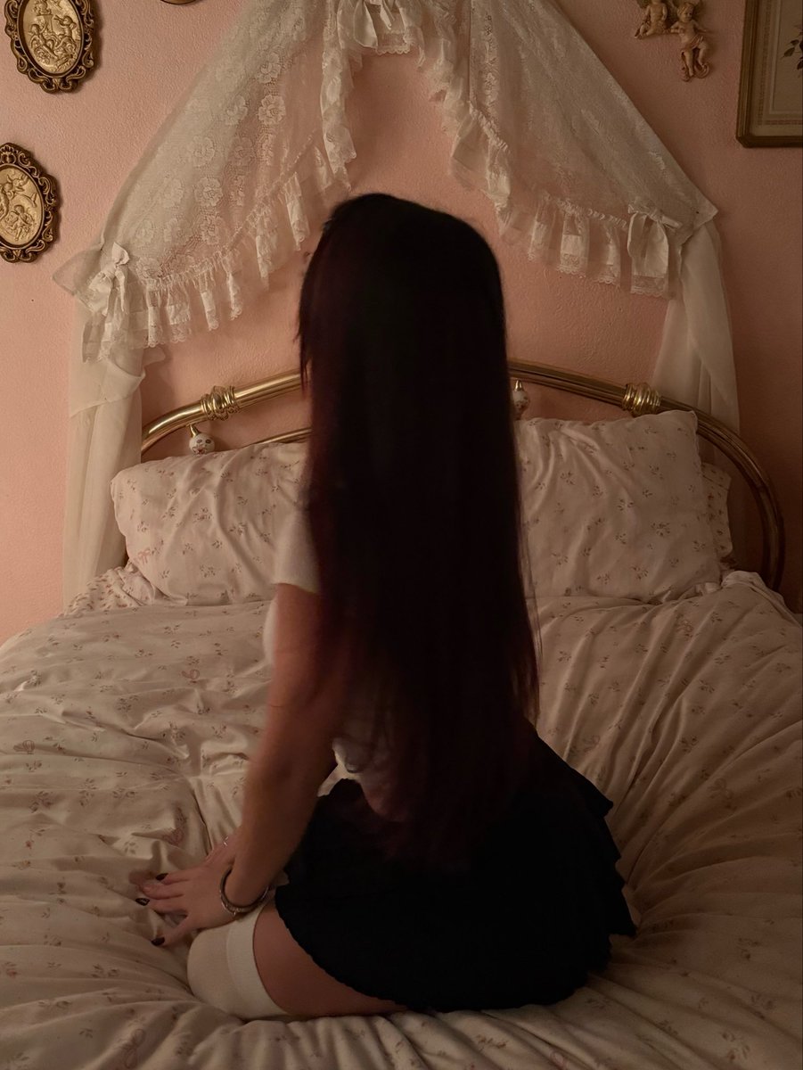 cherrygirll111's tweet photo. new to #nsfwtwt | intro :p
୨୧・┈・୨୧・┈・୨୧
- cherry
- 20 she/her
- bisexual
- sub
- soft and hard kinks!
- selling content!! 
‧˚₊•┈┈┈┈୨୧┈┈┈┈•‧₊˚⊹
looking for moots! #moothunt 
#findom #OF https://t.co/3r1mk0PZ4l